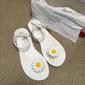 Katy Perry Daisy sandals